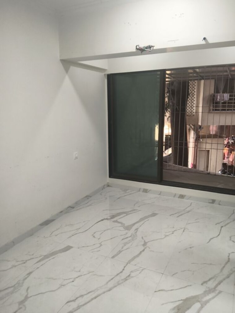 Room, vile parle east 1 RK 180 Sq.Yd. Apartment In Vile Parle East Mumbai 10071622