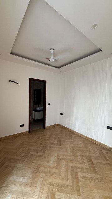 Room in 3 BHK Builder Floor at Raj One Good Earth, Sector 71 – for Rent