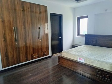 Room in 4 BHK Apartment at Prateek Edifice, Sector 107 – for Rent