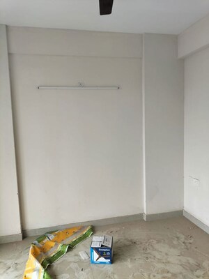 Room in 2 BHK Apartment at Pyramid Elite, Sector 86 – for Rent