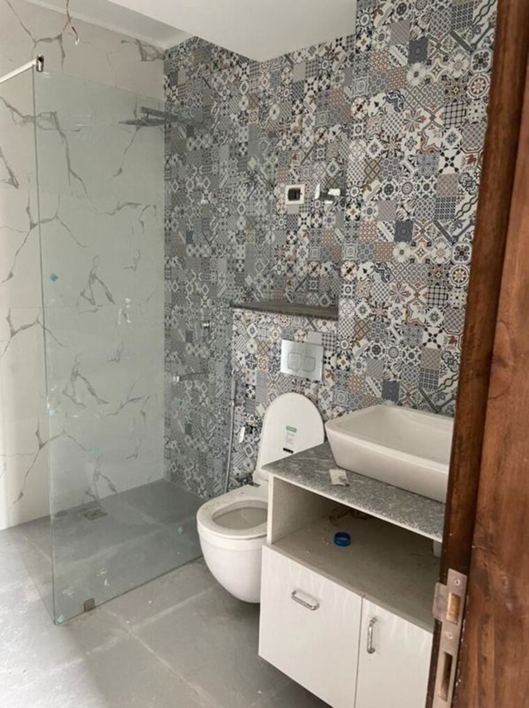 Bathroom, bptp-district-phase-2 3 Bedroom 145 Sq.Yd. Builder Floor In Sector 84 Faridabad 10071626
