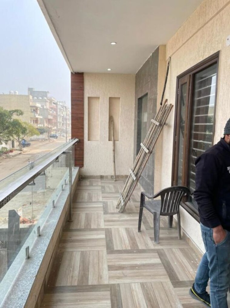 Balcony, bptp-district-phase-2 3 Bedroom 145 Sq.Yd. Builder Floor In Sector 84 Faridabad 10071626