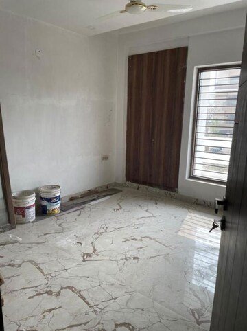 Room in 3 BHK Builder Floor at BPTP District Phase 2, Sector 84 – for Sale