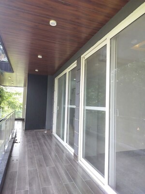 Building Lobby in 4 BHK Builder Floor at Ansal Sushant Lok I, Sector 43 – for Sale