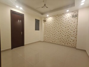 Room in 4 BHK Apartment at Aradhya Homes, Sector 67a – for Rent