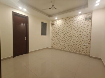 Room in 4 BHK Apartment at Aradhya Homes, Sector 67a – for Rent