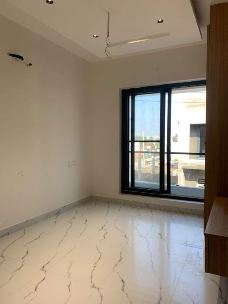 Room, kharar mohali road 3 Bedroom 100 Sq.Yd. Villa In Kharar Mohali Road Kharar 10071969
