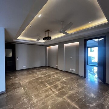 Parking in 3 BHK Builder Floor at Unitech Arcadia, South City 2 – for Sale