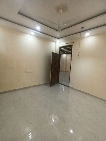 Room in 3 BHK Builder Floor at Stellar Okas Golf View, Sushant Golf City – for Rent