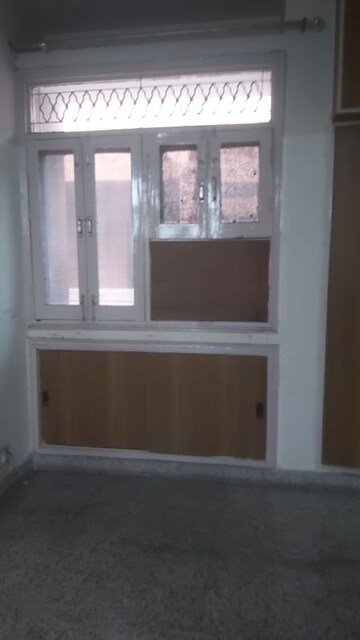 Bathroom in 3.5 BHK Apartment at Mayur Vihar – for Rent