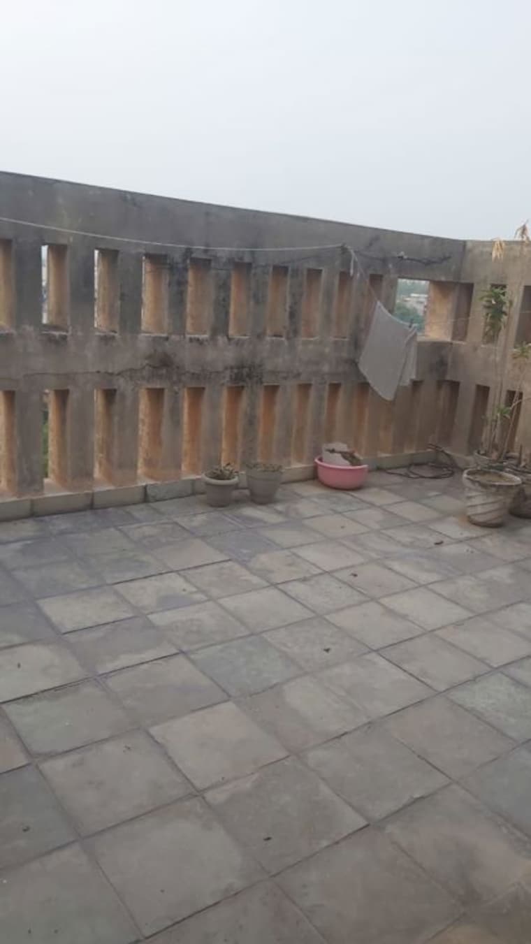  Parking, mayur vihar 3.5 Bedroom 1450 Sq.Ft. Apartment In Mayur Vihar Delhi 10071999