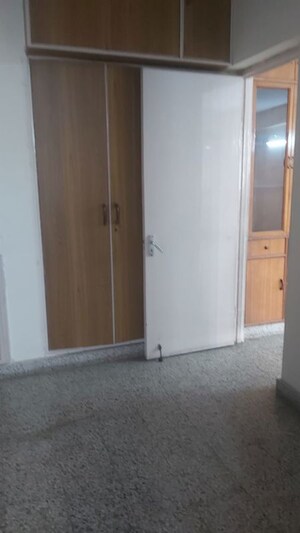 Room in 3.5 BHK Apartment at Mayur Vihar – for Rent