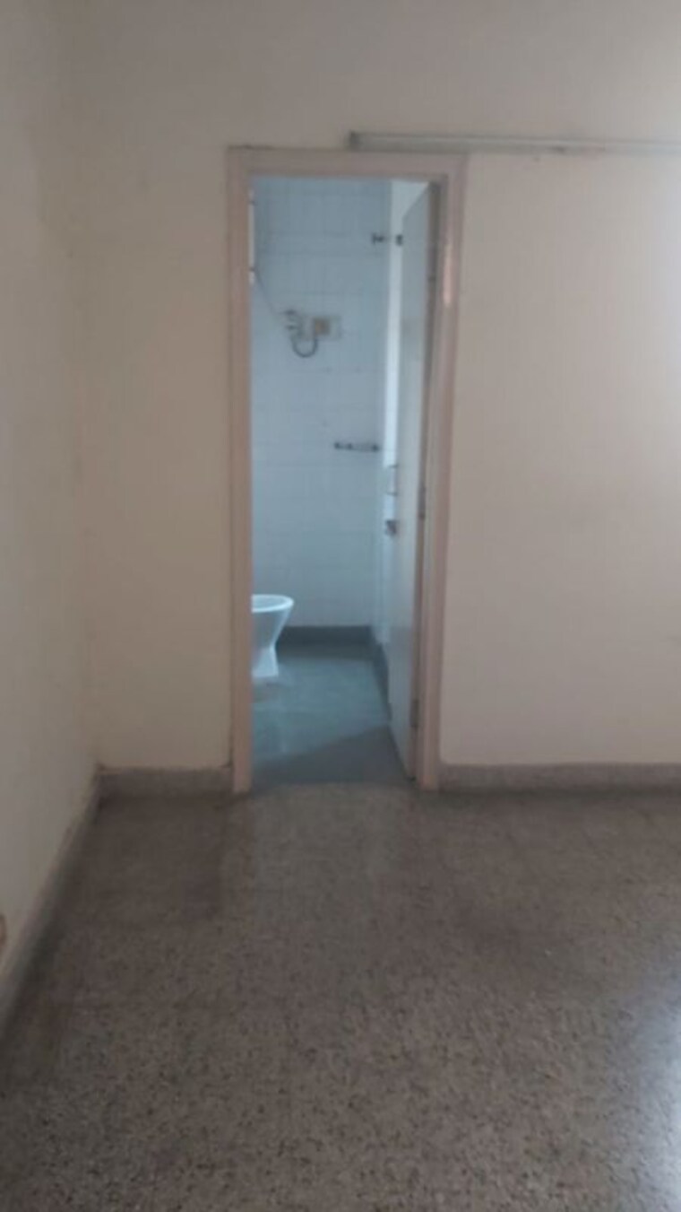 Bathroom, mayur vihar 3.5 Bedroom 1450 Sq.Ft. Apartment In Mayur Vihar Delhi 10071999