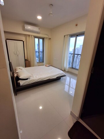 Room in 3 BHK Apartment at Oxford Navrang Oasis, Goregaon West – for Rent