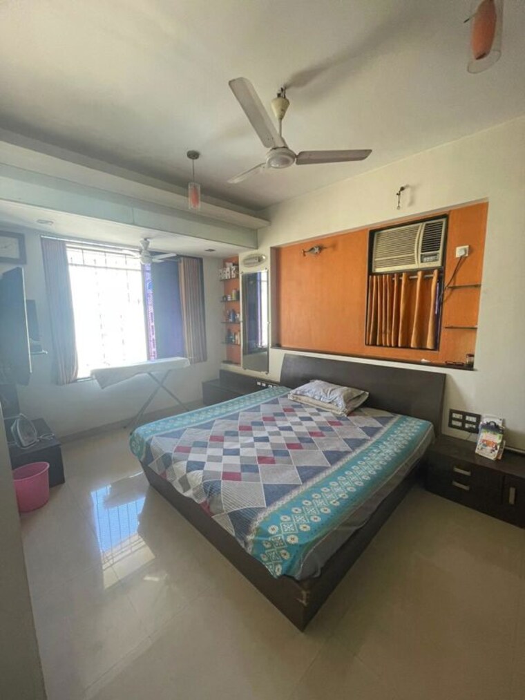 Bedroom, lake-home 3 Bedroom 1000 Sq.Ft. Apartment In Powai Mumbai 10072003