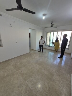 Room in 2 BHK Apartment at Hiranandani Villa Grand, Ghodbunder Road – for Rent