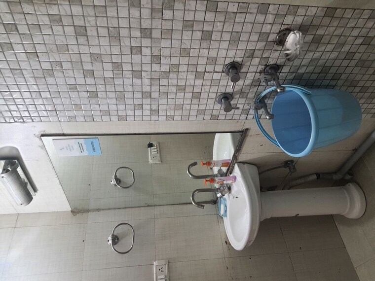 Bathroom, bhattakufer 3 Bedroom 1200 Sq.Ft. Builder Floor In Bhattakufer Shimla 10072023