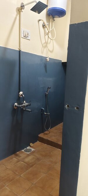 Furnished Amenities in 1 BHK Builder Floor at Jeevan Bima Nagar – for Rent