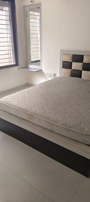 Bedroom in 1 BHK Apartment at Pawan Putra Building, Parel – for Rent