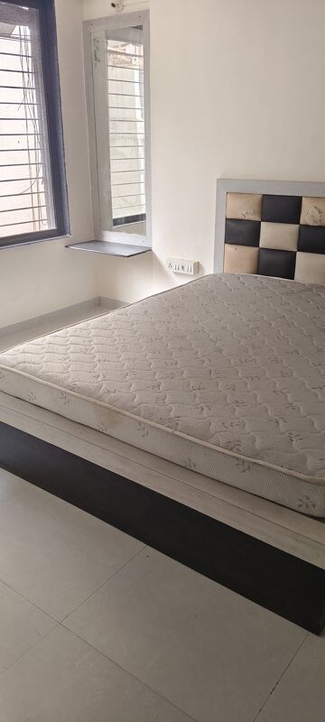 Bedroom in 1 BHK Apartment at Pawan Putra Building, Parel – for Rent