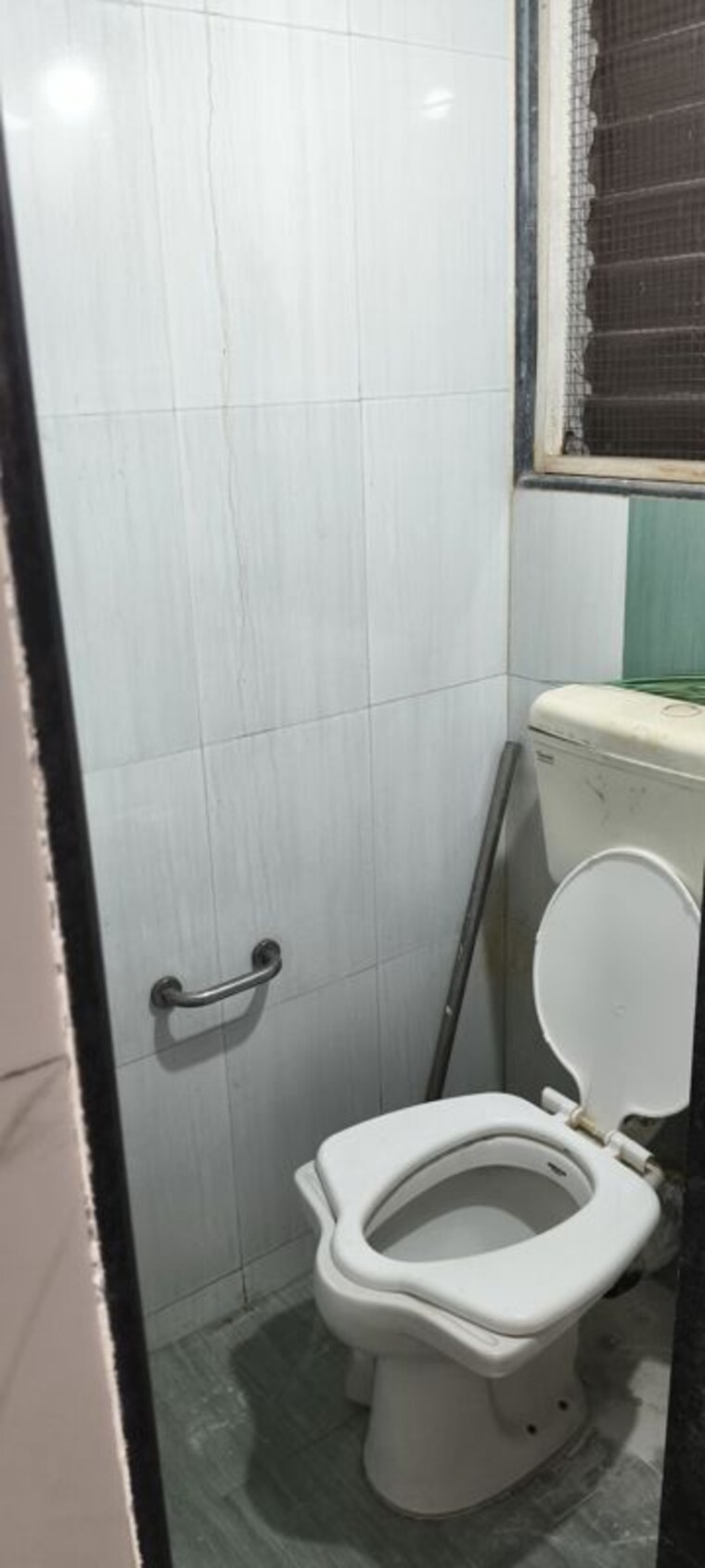 Bathroom, pawan-putra-building 1 Bedroom 475 Sq.Ft. Apartment In Parel Mumbai 10072120