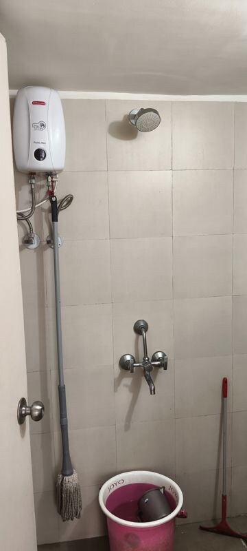 Furnished Amenities in 1 BHK Apartment at Pawan Putra Building, Parel – for Rent