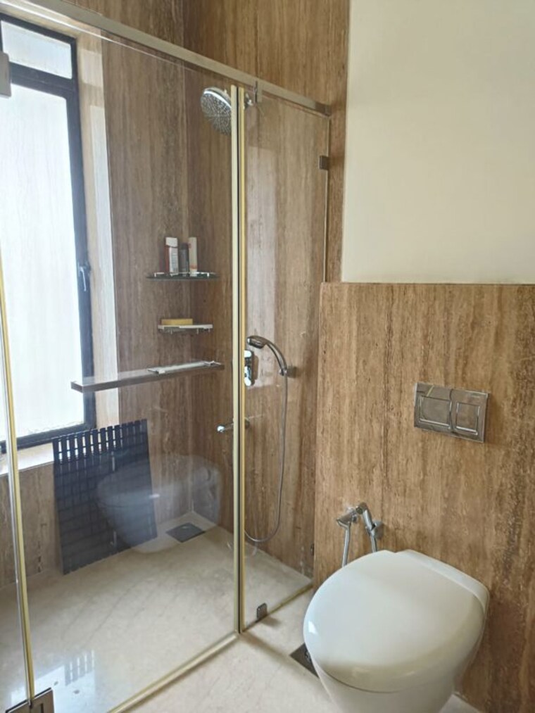 Bathroom, rustomjee-oriana 3 Bedroom 1550 Sq.Ft. Apartment In Bandra East Mumbai 10071709