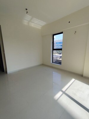 Room in 2.5 BHK Apartment at Khar Laxmi Nivas, Khar West – for Sale