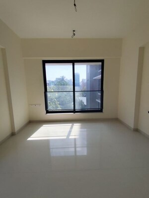 Room in 2.5 BHK Apartment at Khar Laxmi Nivas, Khar West – for Sale