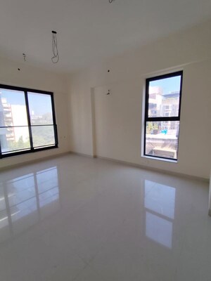 Room in 2.5 BHK Apartment at Khar Laxmi Nivas, Khar West – for Sale