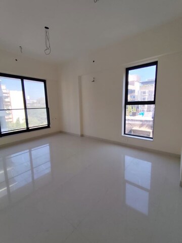 Room in 2.5 BHK Apartment at Khar Laxmi Nivas, Khar West – for Sale