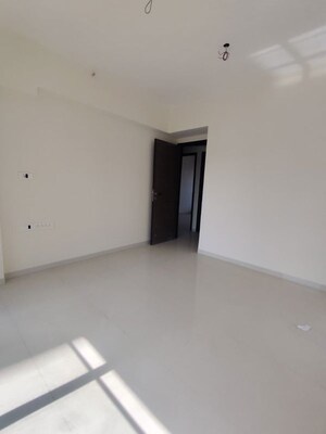 Room in 2.5 BHK Apartment at Khar Laxmi Nivas, Khar West – for Sale