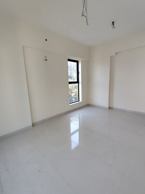 Room in 2.5 BHK Apartment at Khar Laxmi Nivas, Khar West – for Sale