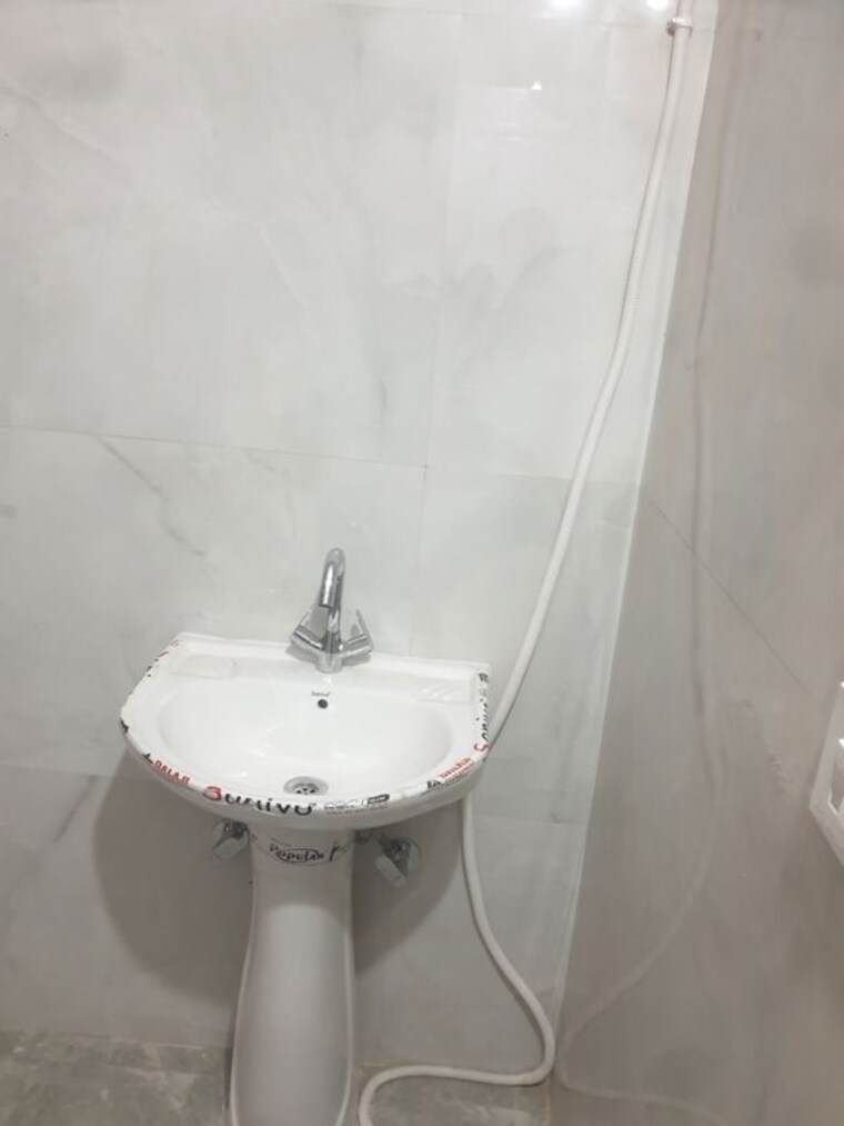 Bathroom, sector 16 3 Bedroom 1850 Sq.Ft. Independent House In Sector 16 Faridabad 10072414