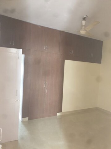 Room in 3 BHK Independent House at Sector 16 – for Rent
