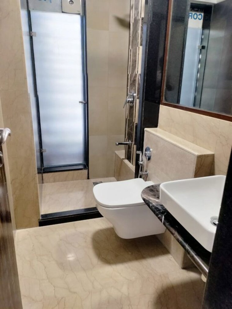Bathroom, rama-krishna 4 Bedroom 2000 Sq.Ft. Apartment In Khar West Mumbai 10072409