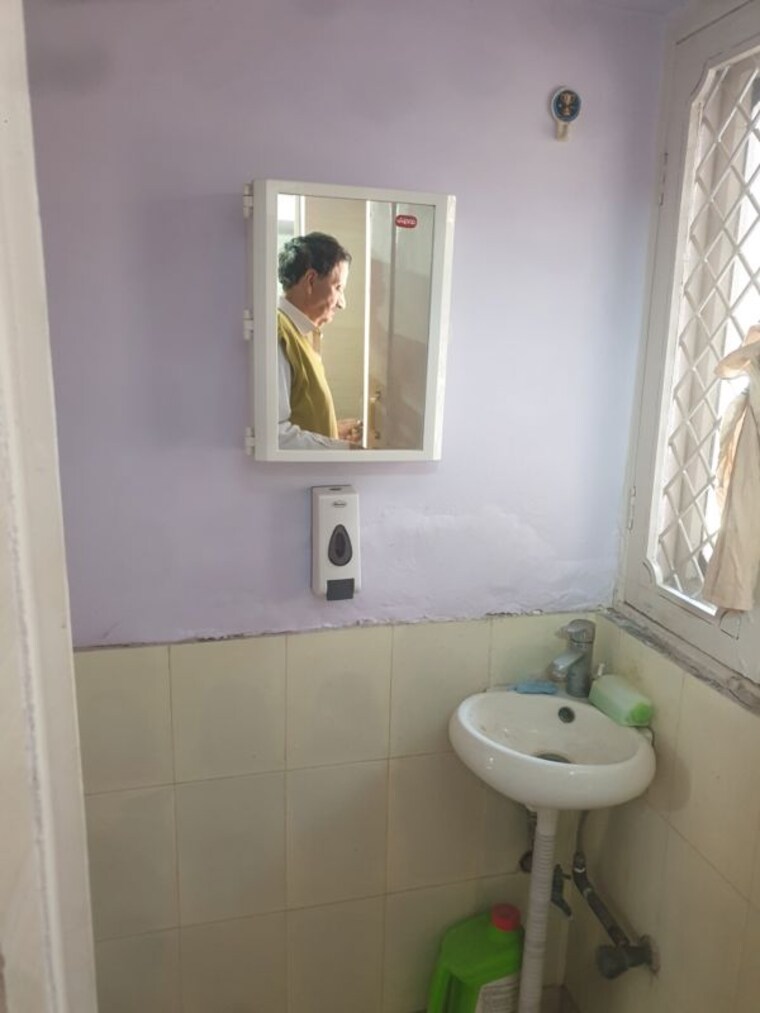 Bathroom, sector 16 2 Bedroom 1250 Sq.Ft. Independent House In Sector 16 Faridabad 10072505