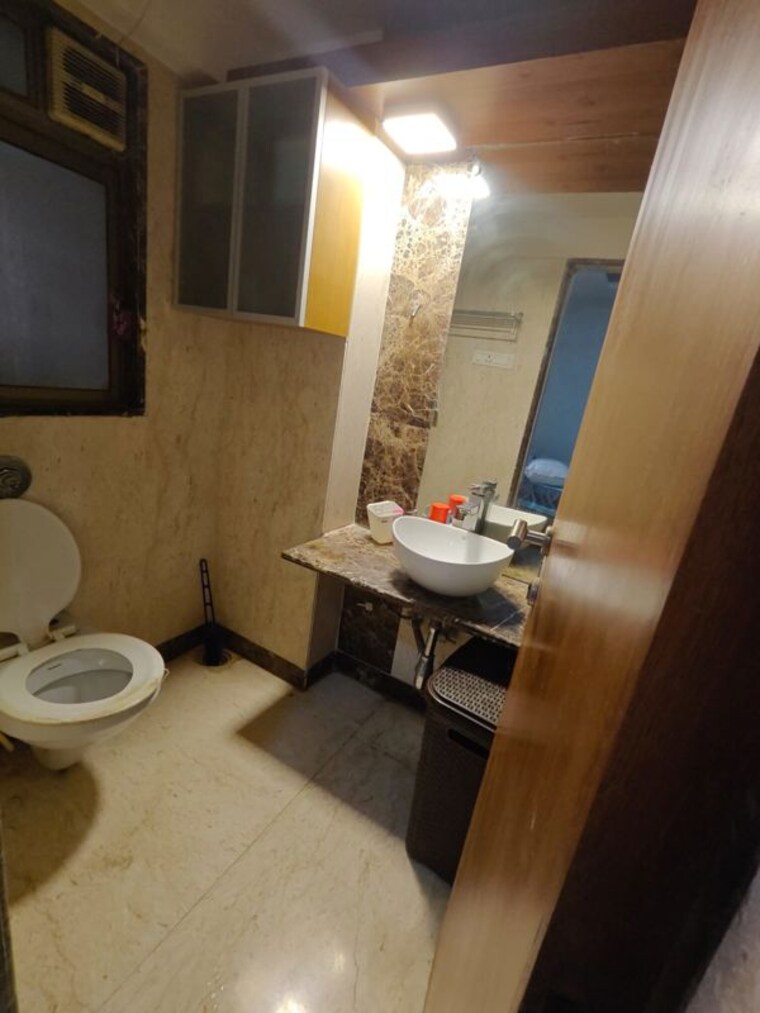 Bathroom, khar west 3 Bedroom 1400 Sq.Ft. Apartment In Khar West Mumbai 10072526