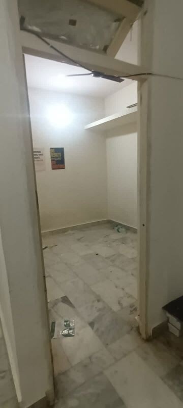 Room in 1.5 BHK Builder Floor at Mayur Vihar – for Rent