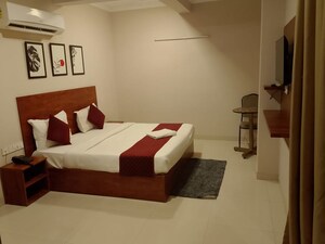 Living Room in 1 BHK Builder Floor at Ansal Sushant Lok I, Sector 43 – for Rent