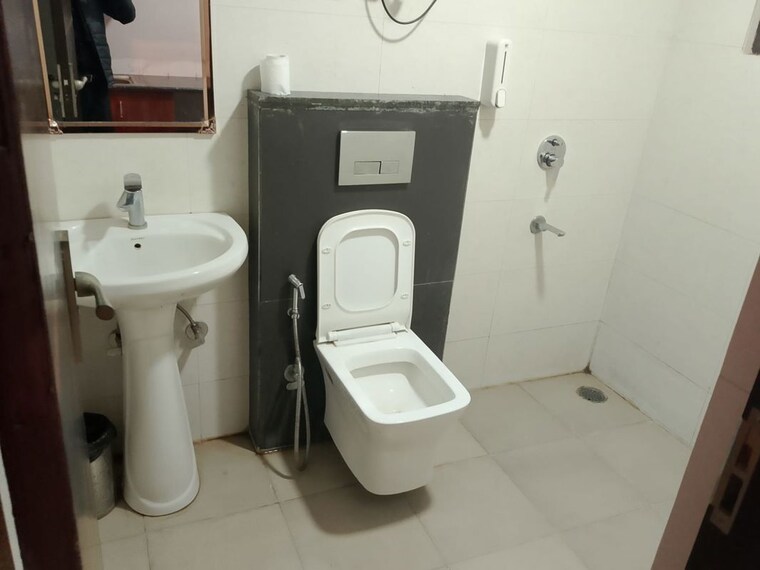 Bathroom, ansal-sushant-lok-i 1 Bedroom 540 Sq.Ft. Builder Floor In Sector 43 Gurgaon 10072664
