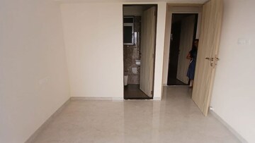 Room in 1 BHK Apartment at Mahaveer Solitaire, Kandivali West – for Rent