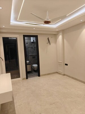 Building Lobby in 4 BHK Builder Floor at Ansal Sushant Lok I, Sector 43 – for Rent