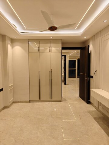 Building Lobby in 4 BHK Builder Floor at Ansal Sushant Lok I, Sector 43 – for Rent