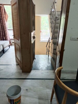 Staircase in 3 BHK Villa at Dlf Phase ii – for Rent