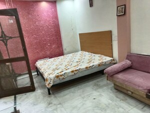 Bedroom in 3 BHK Villa at Dlf Phase ii – for Rent