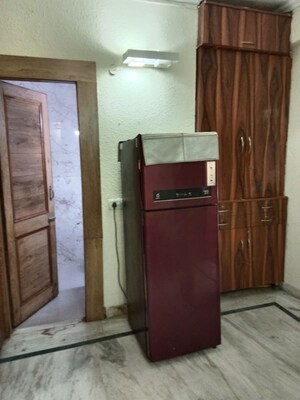 Bedroom in 3 BHK Villa at Dlf Phase ii – for Rent