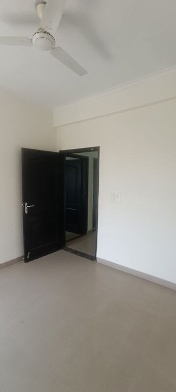 Room in 2 BHK Apartment at Pyramid Midtown, Sector 59 – for Rent