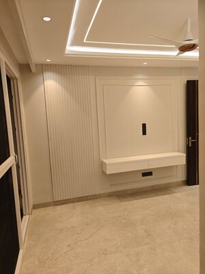 Bathroom in 3 BHK Builder Floor at Ansal Sushant Lok I, Sector 43 – for Rent