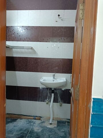 Bathroom in 1 BHK Builder Floor at Lajpat Nagar 4 – for Rent